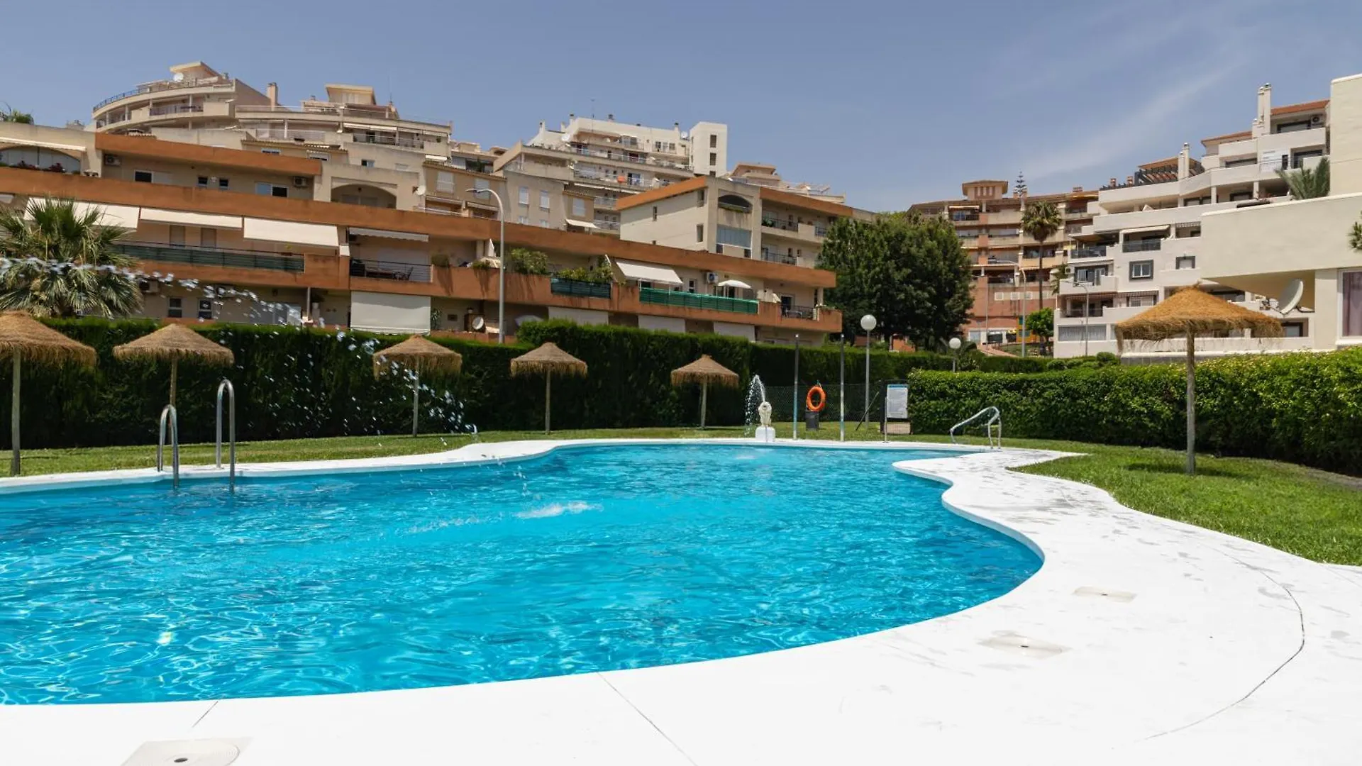 Appartamento Escapada Junto Al Mar Con Vistas Y Piscina Benalmádena