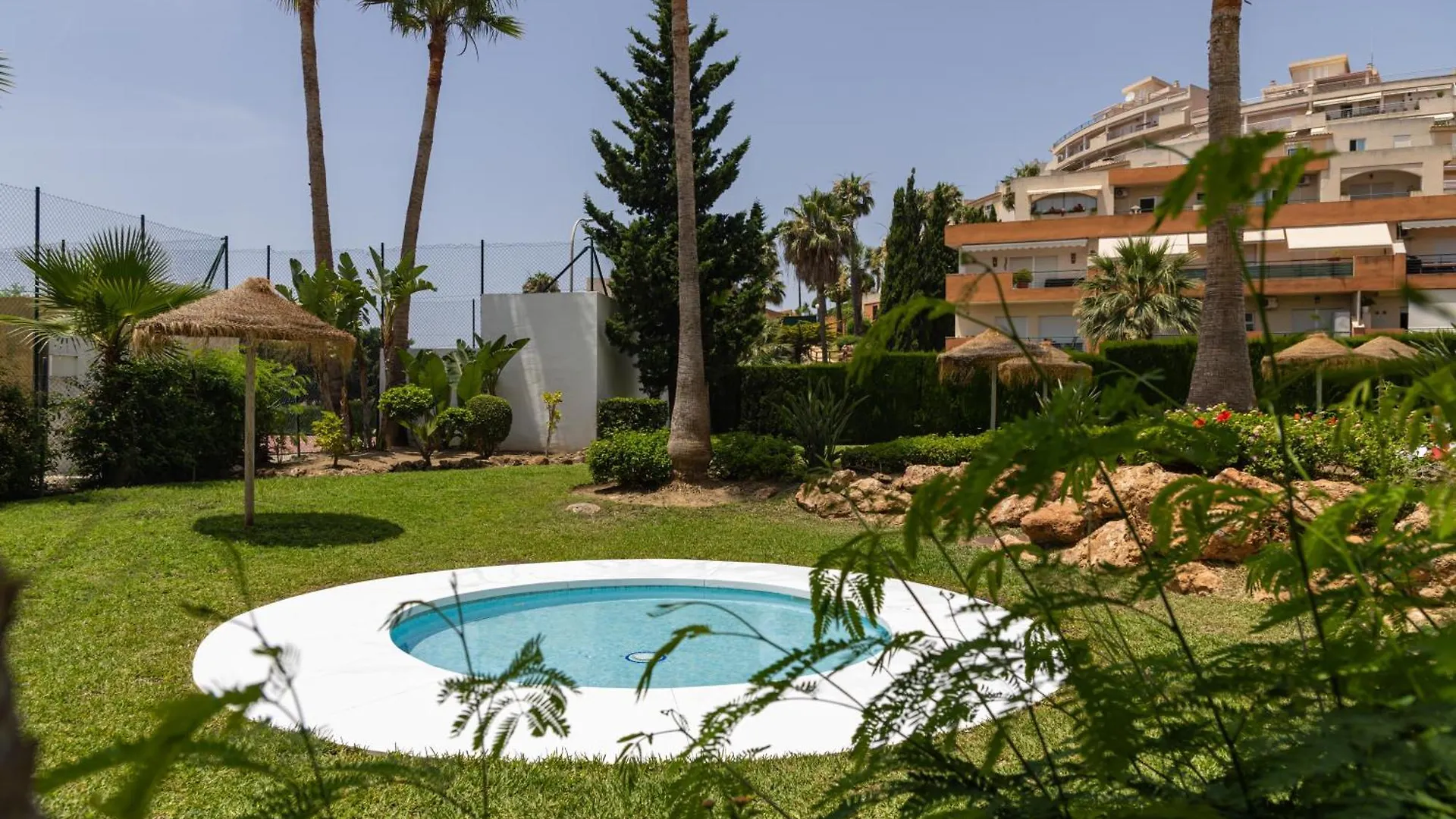 Appartamento Escapada Junto Al Mar Con Vistas Y Piscina Benalmádena